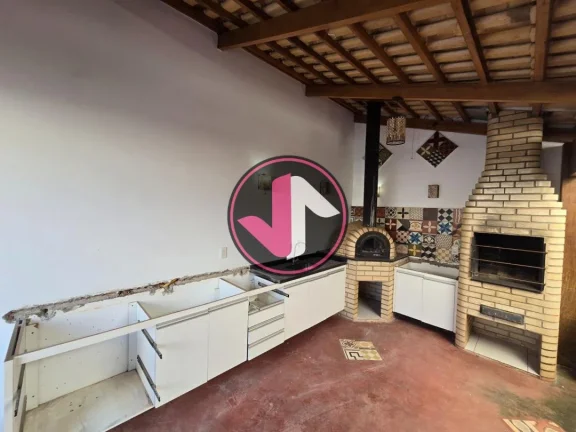 Imagem Descubra o conforto e a segurança que você e sua família merecem nesta incrível Casa em Condomí...