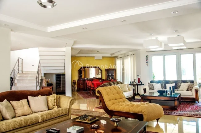 Imagem O Alphaville Campinas dispensa apresentações e essa casa está localizada em um dos melhores ponto...