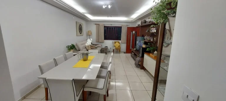 Imagem Imperdível! Casa à venda em Sorocaba-SP, no bairro Wanel Ville, com 3 quartos, 1 suíte, 2 salas, 1 banheiro, 3 vagas de garagem e 219m².
