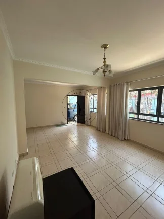 Imagem Casa à Venda no Parque Taquaral - 3 Quartos (1 Suíte) e com Edícula nos fundos - Campinas