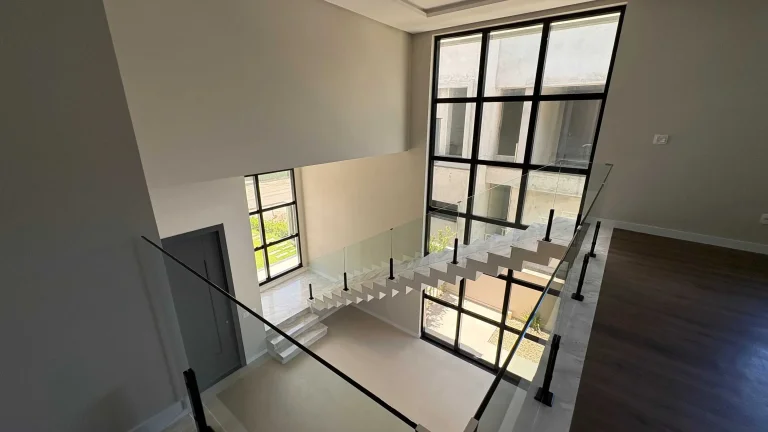 Imagem Casa com 4 dormitórios sendo 4 suítes e 4 vagas de garagem em Camboriú/SC