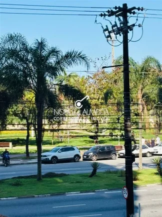 Imagem Prédio frente à orla. Apartamento finamente reformado.