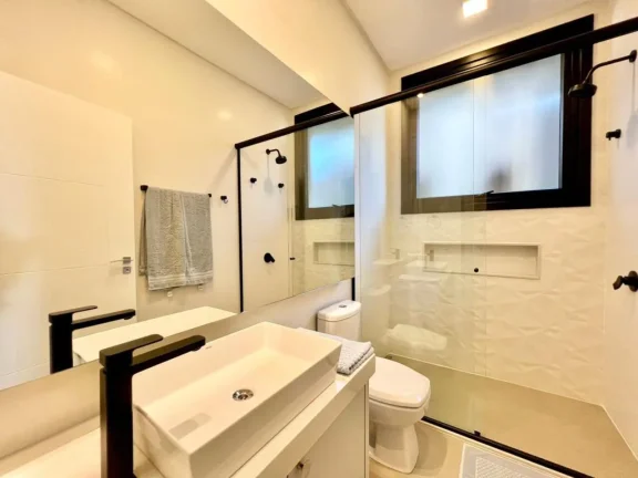 Imagem Casa em Condominio 5 Dormitórios - Bairro --