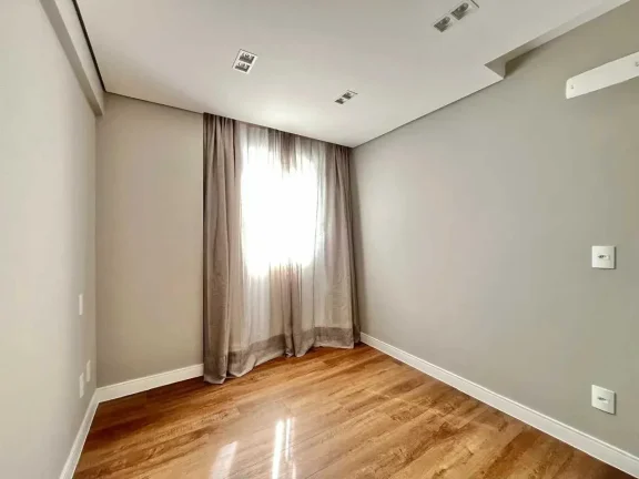 Imagem Apartamento mobiliado com 3 dormitórios sendo 1 suíte e 2 vagas de garagem em Balneário Camboriú