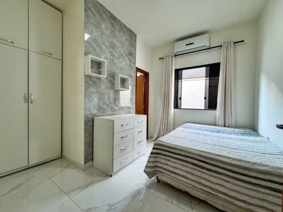 Imagem Casa em Alto Padrão, no condomínio Reserva do Parque , com 3 suítes, semi-mobiliada, climatizada e piscina , aceita financiamento bancário