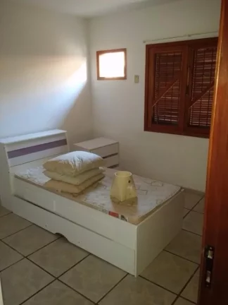 Imagem Imperdível casa em condomínio à venda em Macaé-RJ, no bairro Riviera Fluminense! 4 quartos, 2 suítes, 1 sala, 3 banheiros, 2 vagas de garagem, 120,00 m2 de área.