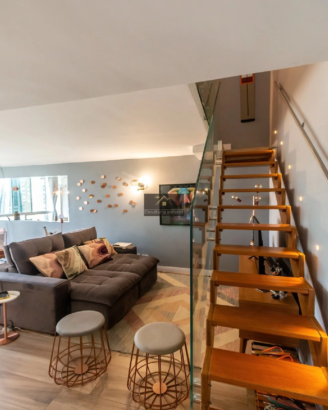 Imagem NO CORAÇÃO DO CHARMOSO BADALADO BAIRRO ITAIM APARTAMENTO DUPLEX 49,32 M 1 DORMITÓRIO SUÍTE SALA 2 AMBIENTES COZINHA ABERTA AR-CONDICIONADO 1 VAGA