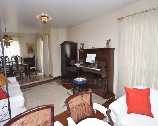 Imagem Amplo apartamento de 186m², planta original com 4 dts, sendo que abriu um para o living, 3 dormitó...