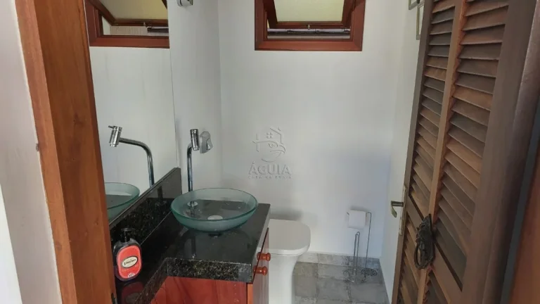 Imagem Casa a venda em condomínio no Horto com 4 suítes