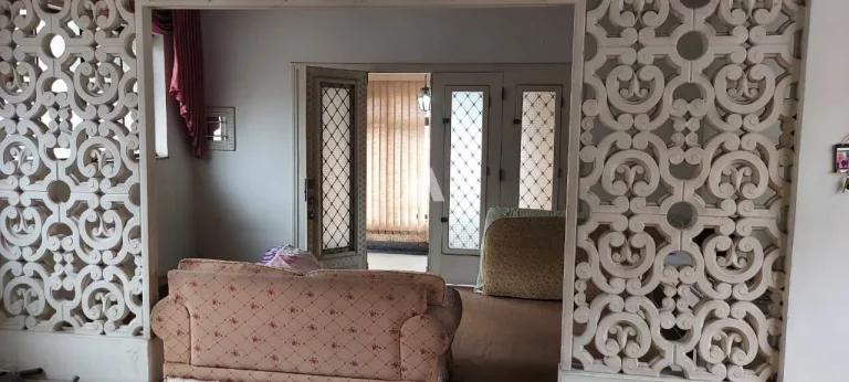 Imagem Casa com ótima localização na Avenida Afonso Pena com 03 Quartos + edícula á venda em Santos