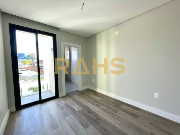 Imagem Excelente sobrado geminado novo localizado no bairro Santo Antônio em Joinville, bem próximo a Cas...