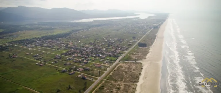 Imagem Lote balneário Araçá com 360m² por R$60.000,00 a 200m da praia