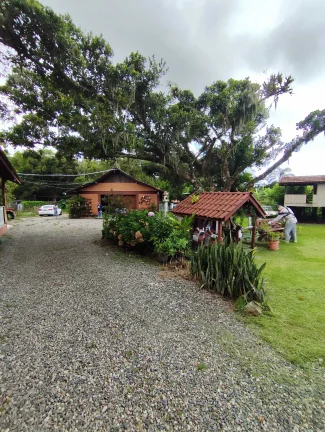 Imagem Outros com 5 dormitórios sendo 1 suíte e 2 vagas de garagem em Araquari/SC