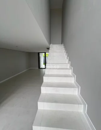 Imagem Sobrado à Venda em Sertão do Maruim - 3 Dormitórios, R$620k