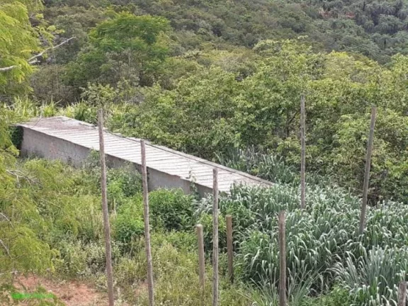 Imagem Sítio localizado na entrada do condomínio Village Juatuba, com casa , pomar, galpão.
Vista maravi...