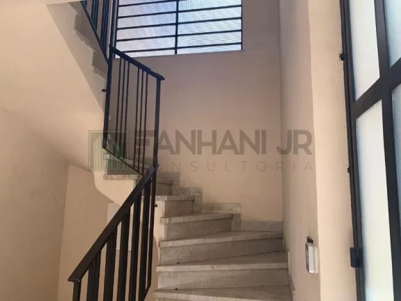 Imagem Casa Comercial de Alto Padrão para Locação em São Paulo-SP, Jardim América: 9 salas, 6 banheiros, 5 vagas, 230m².