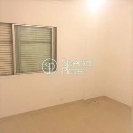 Imagem Apartamento com 180m² a venda no Itaim Bibi com ambientes amplos e claros. Living para dois ambient...