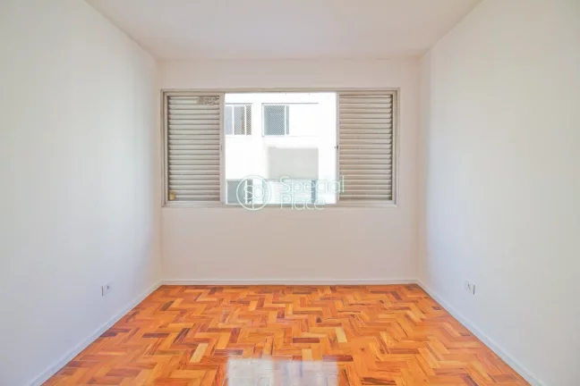 Imagem Apartamento com 3 dormitórios ( 1 suíte ) e 1 vaga na garagem. Amplo living para 3 ambientes e com...