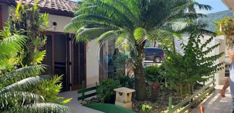 Imagem Predio à venda em Ubatuba-SP, bairro Maranduba: 1 quarto, 1 sala, 1 banheiro, 1 vaga de garagem, 50,00 m² de área.