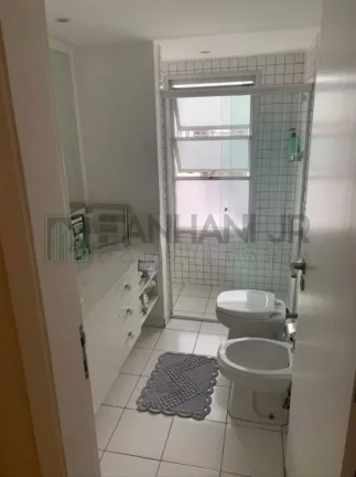 Imagem Descubra o seu novo lar no coração do Itaim Bibi! Com uma localização privilegiada na Rua Camargo Cabral, este magnífico apartamento de 280m² é a defi