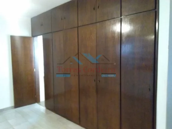 Imagem Sobrado com 3 Quartos e 2 vagas para Alugar residencial ou comercial