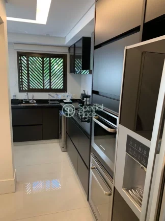 Imagem Lindo apartamento, 156 metros, 03 Suítes, 03 vagas de garagem, depósito. Muito amplo com bastante ...