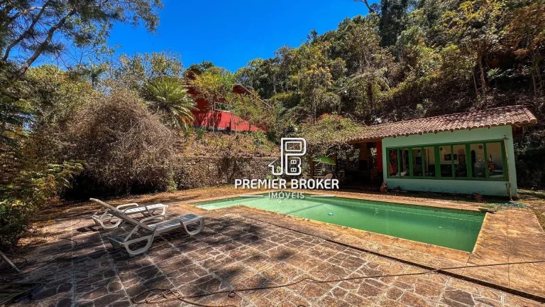 Imagem Casa com 4 dormitórios à venda, 230 m² por R$ 690.000,00 - Zona Rural - Teresópolis/RJ