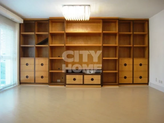 Imagem Apartamento reformado super espaçoso com 240m², 04 dormitórios ( 2 suítes ) e 2 vagas na garagem...