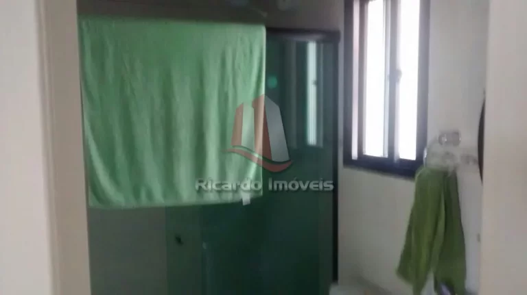 Imagem Cobertura c/ 4 Quartos Semi Mobiliada há 100 Mts da Praia