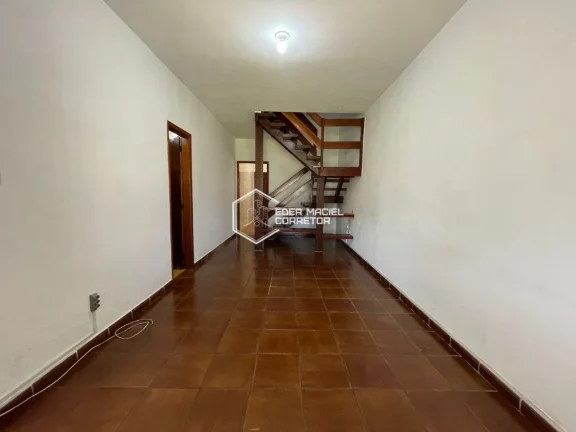 Imagem Está procurando o lugar perfeito para morar? Este sobrado é o que você precisa! Localizado no des...
