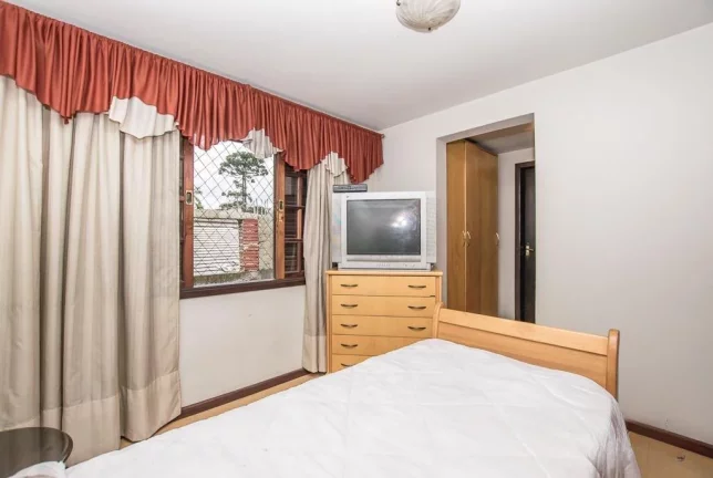 Imagem Sobrado 4 quartos no Santo Inácio.