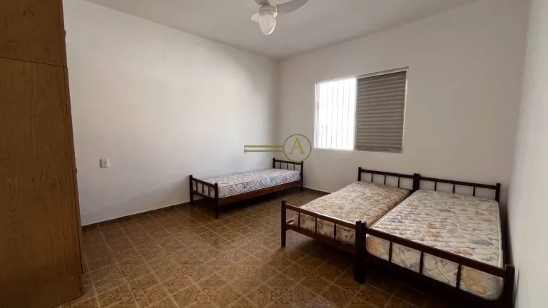 Imagem Casa à Venda – Reformada com Quintal e Vaga para 3 Carros