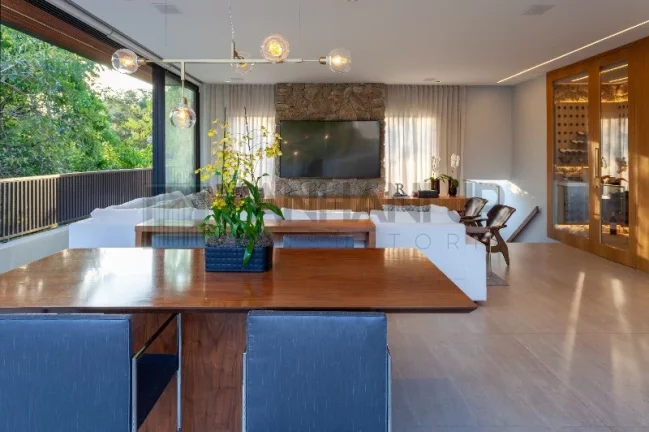 Imagem CASA EM CONDOMÍNIO DE LUXO À VENDA EM SÃO PAULO! Venha conhecer o Essenza House E Garden, um condomínio exclusivo localizado nos Jardins. Com uma loc