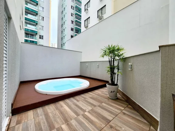 Imagem Aparta quadra mar 3 suítes sendo 1 com sacada e vista para o mar e 2 vagas, Balneário Camboriú/SC