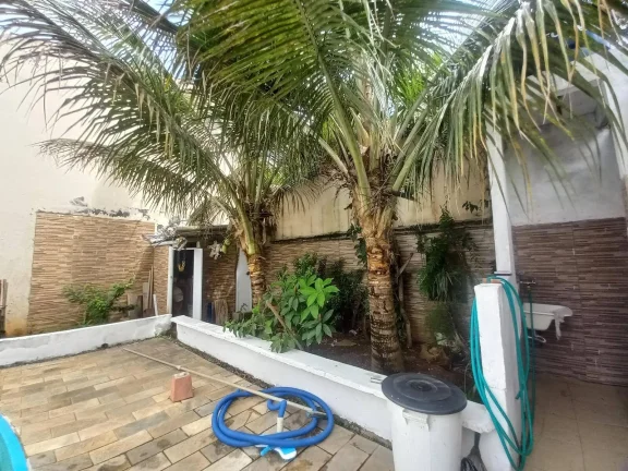 Imagem Casa Térrea com 2 Piscina em Bairro Residencial - Peruíbe