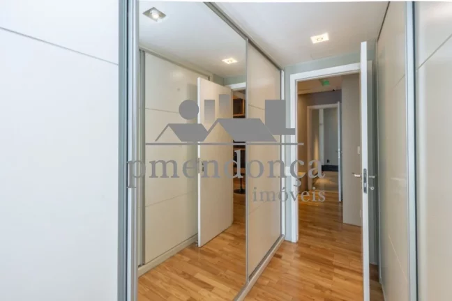 Imagem Apartamento luxuoso com 3 sui­tes e 4 vagas, 250m²