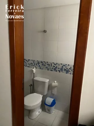 Imagem 3 quartos sendo duas suítes vista lateral para o mar
