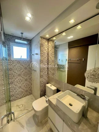 Imagem Este apartamento no condomínio Alto da Abolição, localizado no bairro Ponte Preta, oferece 77m² ...