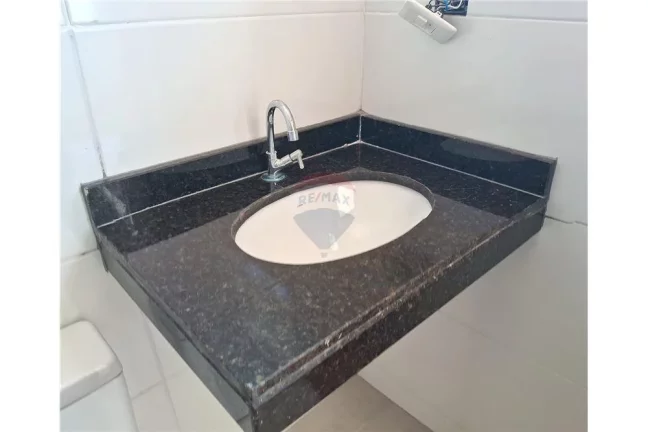 Imagem Casa com dois dormitórios e banheiro no centro do barroco.