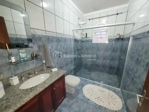 Imagem Casa térrea em Condomínio na cidade de Valinhos/SP, Com 3 dormitórios - sendo 1 suíte, armários...