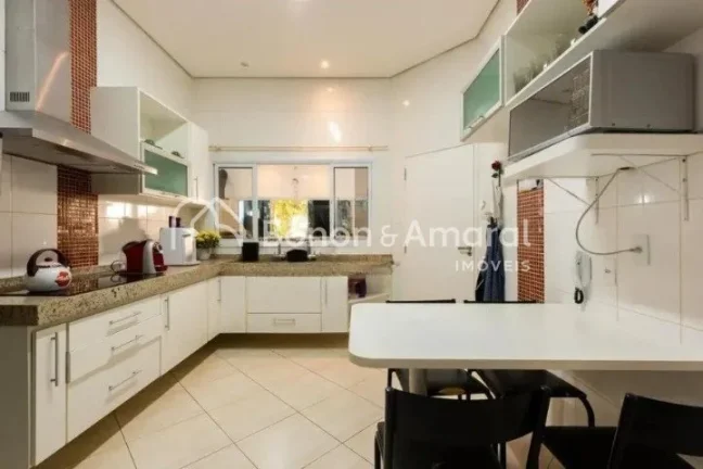 Imagem Maravilhosa casa com 360m² posicionada em um terreno com 370m². Completa e perfeita para acomodar ...
