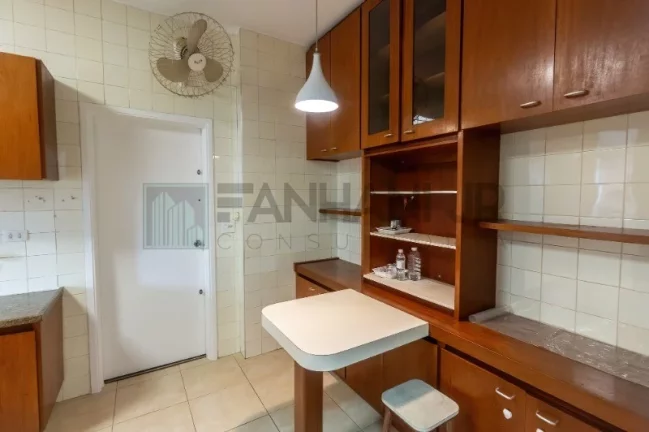 Imagem Imperdível: Apartamento para locação no Itaim Bibi, São Paulo-SP! 3 quartos, 1 suíte, 3 salas, 2 banheiros, 2 vagas de garagem e 160m² de área. Venha conferir!