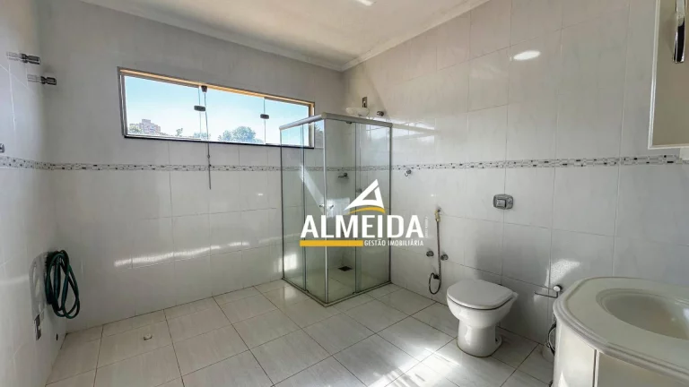 Imagem Casa com 3 dormitórios para alugar, 450 m² por R$ 3.825,00/mês - Vila Saibreiro - Rio Claro/SP