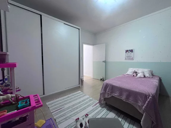 Imagem Casa com 3 dormitórios sendo 1 suíte e vaga coberta para 2 carros em Itajaí