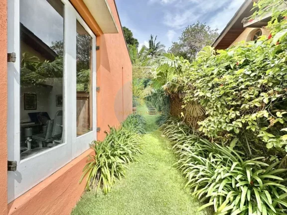 Imagem Casa integrada à venda na Granja Viana miolo, 4dorm, 2suítes