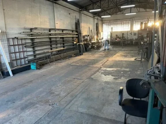 Imagem Oportuidade única: Galpão Comercial à Venda em Sorocaba-SP, Jardim Simus! 1 sala, 1 banheiro, 341m² de área!