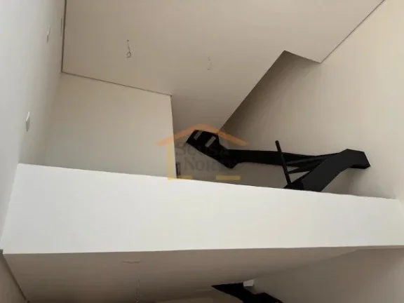 Imagem Casa em condomínio com 125 m², distribuída em 3 pavimentos, em contrapiso. O imóvel dispõe de 2...