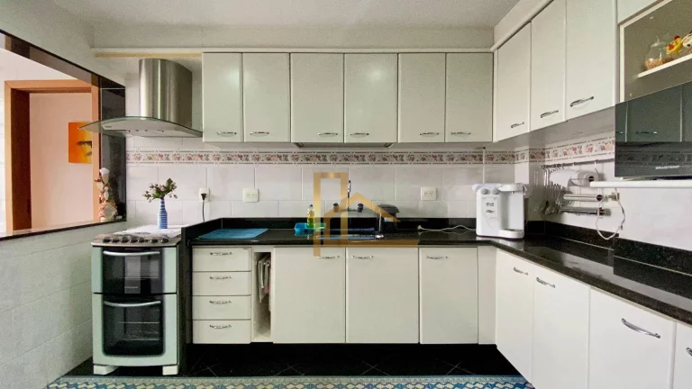 Apartamento dos Sonhos na Avenida Principal de Teresópolis – Andar Alto, Varanda Ampla e Lazer Completo!