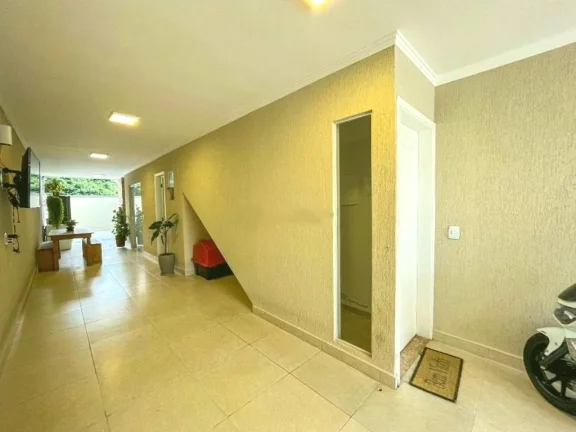 Imagem Charmosa residência no Jardim Paraíso, com 3 suítes, garagem para 5 carros, churrasqueira, cozinha planejada.