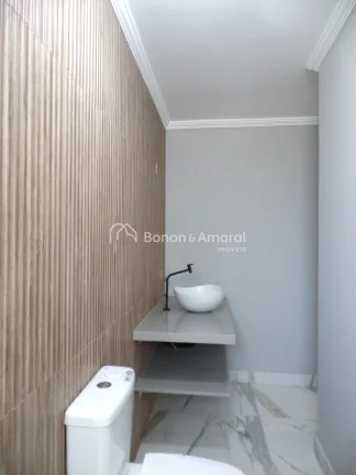 Imagem Reformado, amplo, 3 quartos, sendo 1 suíte, 2 com armários e 1 com bancada para estudo/escritório...